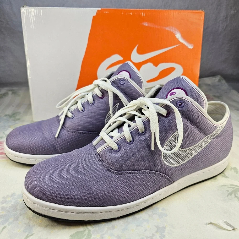 Rare Nike Air Isis Women's Purple White Canvas‎ Sneakers Size 11 Shoes